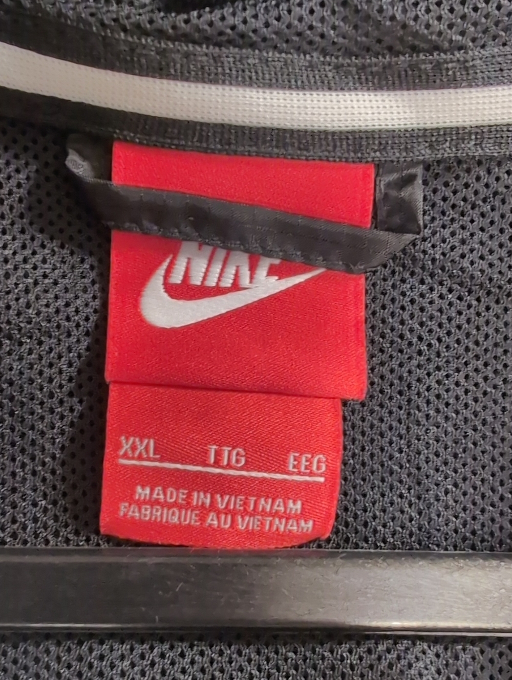 Nike Metallic Windrunner Jacket Size XXL Chrome & Black Reflective - Picture 6 of 14